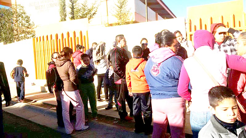 Imagen de la escuela primaria Rafael Coronel, ubicada en la colonia Las Quintas, Guadalupe. El plantel fue tomado en enero pasado por padres de alumnos de primer grado B del turno matutino, debido a que este grupo no tenía docente de planta ■ foto: rafael de santiago