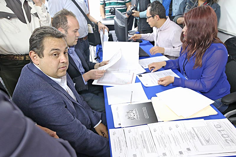 Antonio Guzmán, el pasado 13 de abril, durante su registro como candidato de la planilla Integración, Desarrollo, Educación y Autonomía (IDEA) ■ FOTO: ANDRÉS SÁNCHEZ