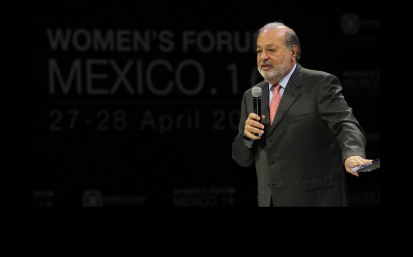 A través de una subsidiaria de América Móvil, el millonario Carlos Slim, acordó la compra de las dos compañías de telecomunicaciones peruanas. Foto Afp
