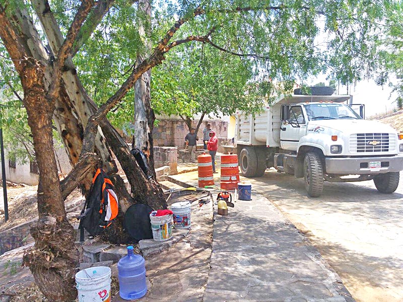 Las actividades serán reforzadas con la participación de una cuadrilla del área del Departamento de Barrido Manual, una retroexcavadora y dos camiones de volteo, que se utilizarán para recolectar el resto de residuos sólidos, informan ■ foto: la jornada zacatecas