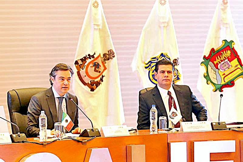 Aurelio Nuño Mayer, titular de la SEP y el gobernador Miguel Alonso se reunieron en la Ciudad de México ■ FOTO: LA JORNADA ZACATECAS
