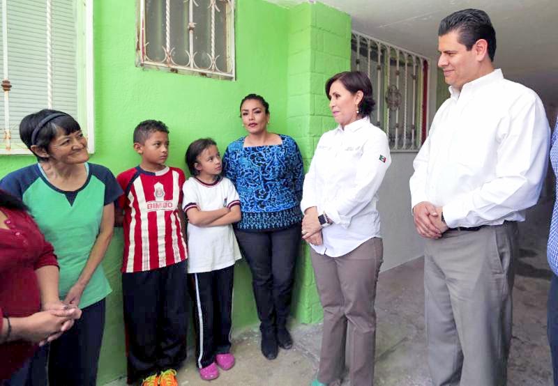 Reconocen habitantes el mejoramiento a estos inmuebles después de tantos años sin atención ■ FOTO: LA JORNADA ZACATECAS