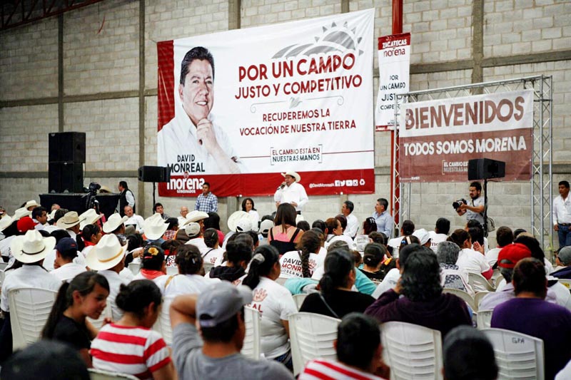 Aspecto de la reunión que David Monreal sostuvo con campesinos en Miguel Auza ■ foto: la jornada zacatecas