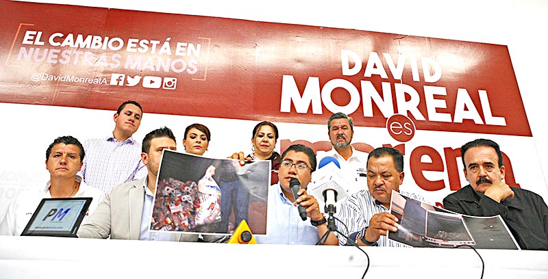Saúl Monreal, coordinador de campaña de Movimiento de Regeneración Nacional encabezó la denuncia pública del presunto hallazgo ■ foto: la jornada zacatecas