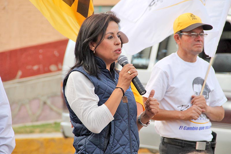 Sigue transmitiendo su mensaje la abanderada a la alcaldía capitalina por la alianza Unidos por Zacatecas ■ FOTO: LA JORNADA ZACATECAS