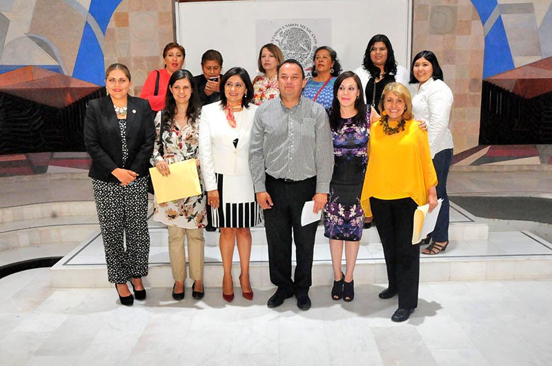 A la sesión legislativa asistieron la procuradora de Justicia, Leticia Soto y un grupo de activistas del feminismo en Zacatecas ■ FOTOS: LA JORNADA ZACATECAS