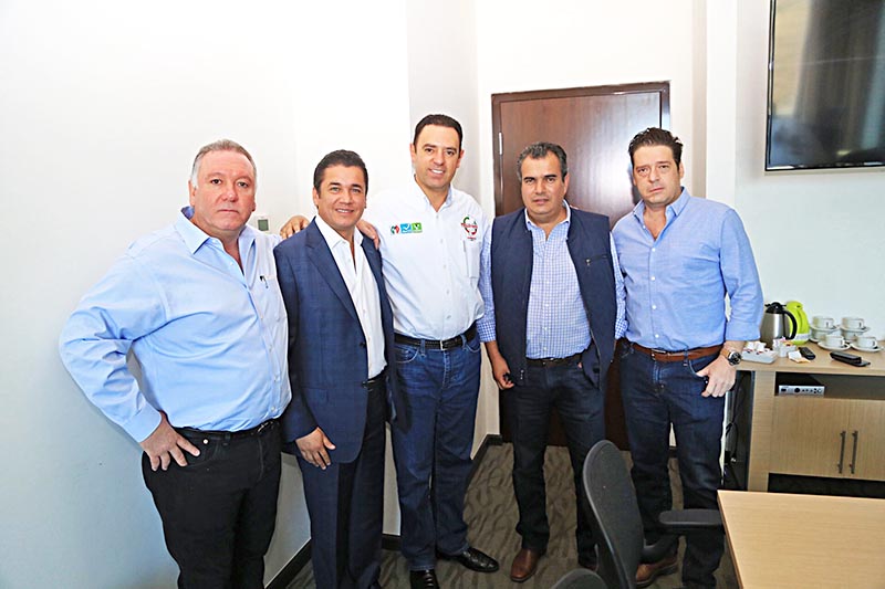 José Aguirre, Eduardo López Muñoz y Yaco Reimers se reunieron Tello; también asistió Carlos Puente ■ FOTO: LA JORNADA ZACATECAS