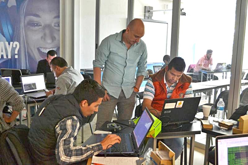 A finales de marzo, el Laboratorio de Software Libre (Labsol) del Cozcyt realizó el primer entrenamiento especializado en Internet de las Cosas ■ foto: la jornada zacatecas