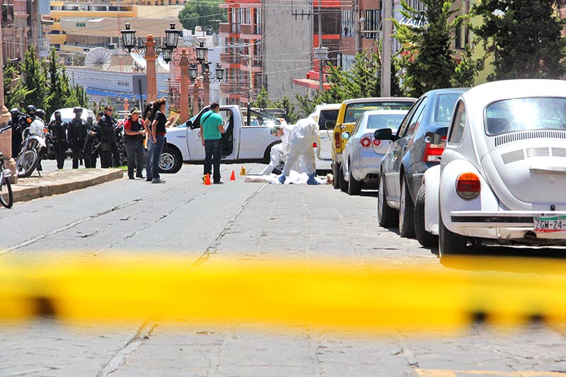Imagen de archivo de un asesinato cometido en la capital zacatecana ■ FOTO: LA JORNADA ZACATECAS