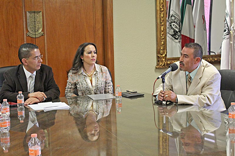 Nancy Espinosa Medina, secretaria ejecutiva del Consejo Estatal de Seguridad Pública, en reciente reunión con autoridades de la capital ■ FOTO: LA JORNADA ZACATECAS