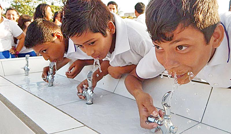 Los componentes del sistema de bebedero contemplan el abastecimiento, el equipo eléctrico, el equipo de potabilización y el dispensador ■ foto: la jornada zacatecas