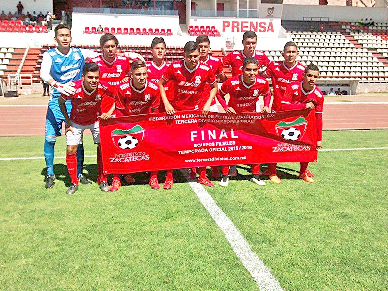 El mayor logro del futbol estatal en la campaña llegó en la Tercera División, en donde los Mineros de Zacatecas se alzaron con el título de filiales ■ FOTO: FACEBOOK MINEROS FC ZACATECAS