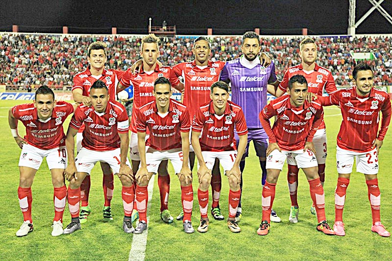 Santiago Echeverría (segundo en la fila superior de izquierda a derecha) llegó a los Mineros de Zacatecas, para participar en el torneo Clausura 2016 ■ FOTO: FACEBOOK MINEROS FC ZACATECAS