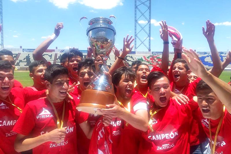 El cuadro de Tercera División de los Mineros se ha convertido en tricampeón de la categoría ■ foto: facebook mineros fc zacatecas