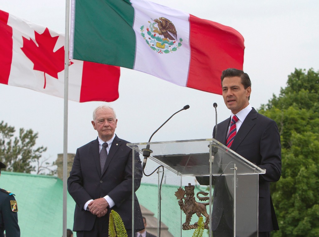 El gobernador general de Canadá David Johnston y el presidente Enrique Peña Nieto. Foto Clement Allard/The Canadian Press vía Ap