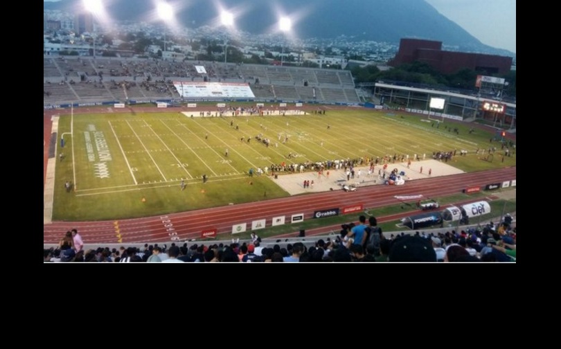 Vista del campo de juego en el que México venció a EU. Foto tomada del perfil de Twitter @sergiosalcedo