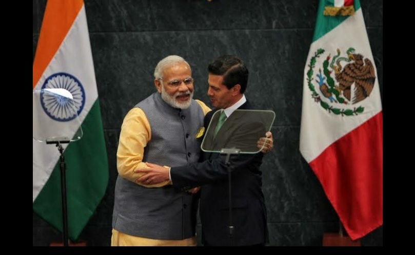 El presidente Peña Nieto acompañado del primer ministro de la India, Narendra Modri. Foto Marco Peláez
