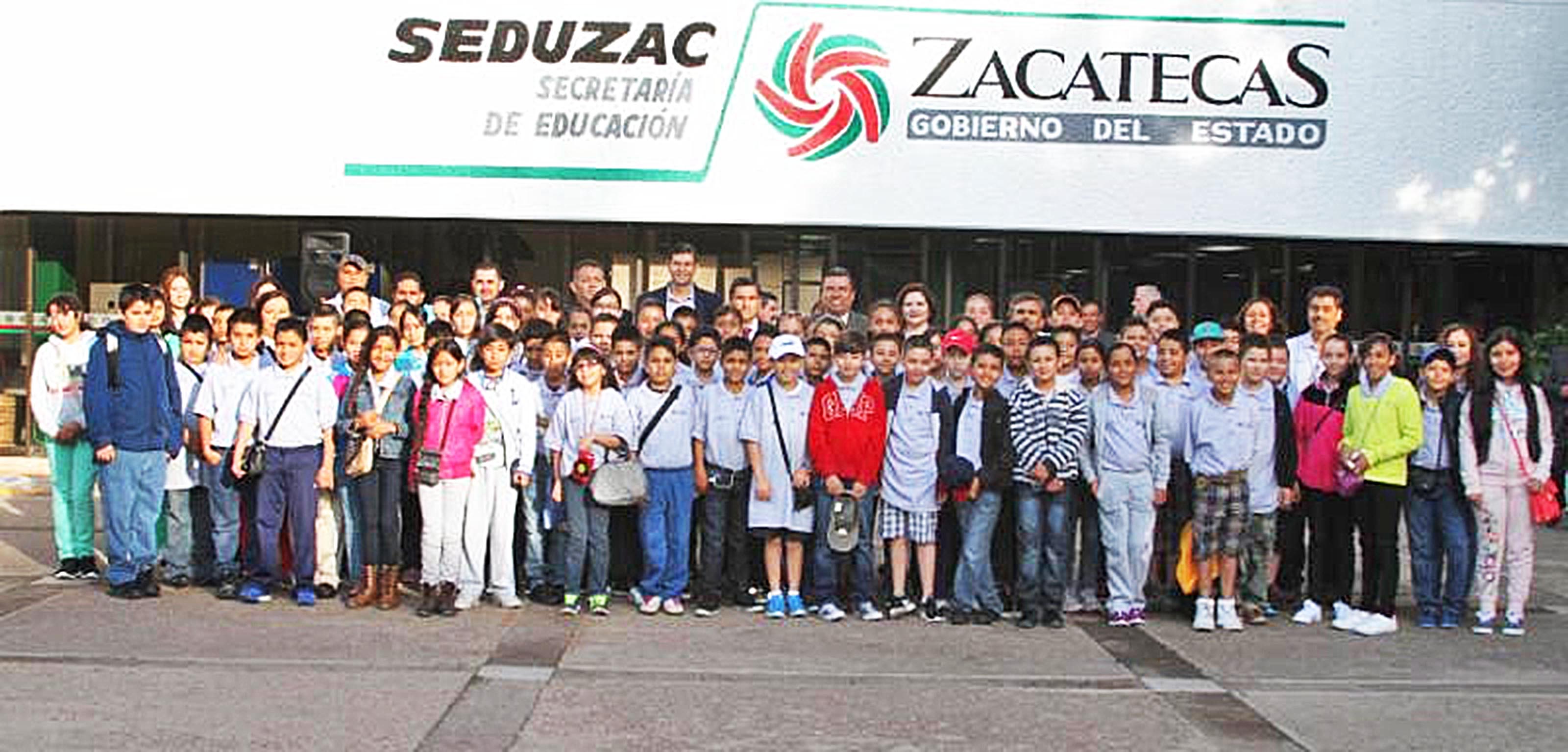 La delegación estudiantil zacatecana está integrada por 84 estudiantes de las 13 regiones educativas ■ FOTO: LA JORNADA ZACATECAS