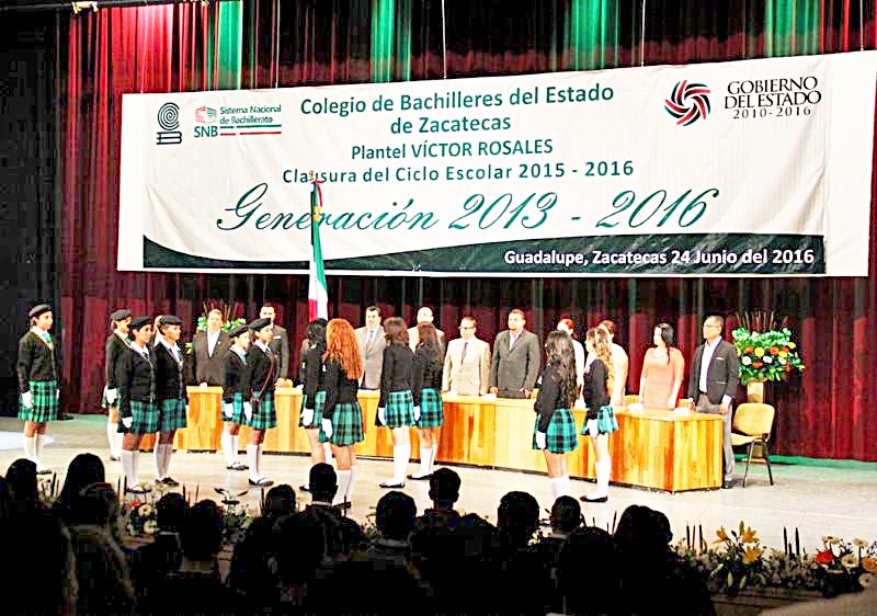Culminaron sus estudios alumnos de la generación 2013-2016 del Cobaez ■ FOTO: LA JORNADA ZACATECAS