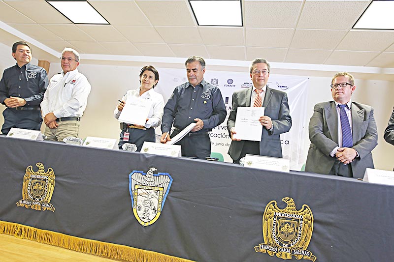 Aspecto del evento de reconocimiento al cuerpo académico de Comunicaciones y Electrónica de la Unidad Académica de Ingeniería Eléctrica ■ foto: andrés sánchez