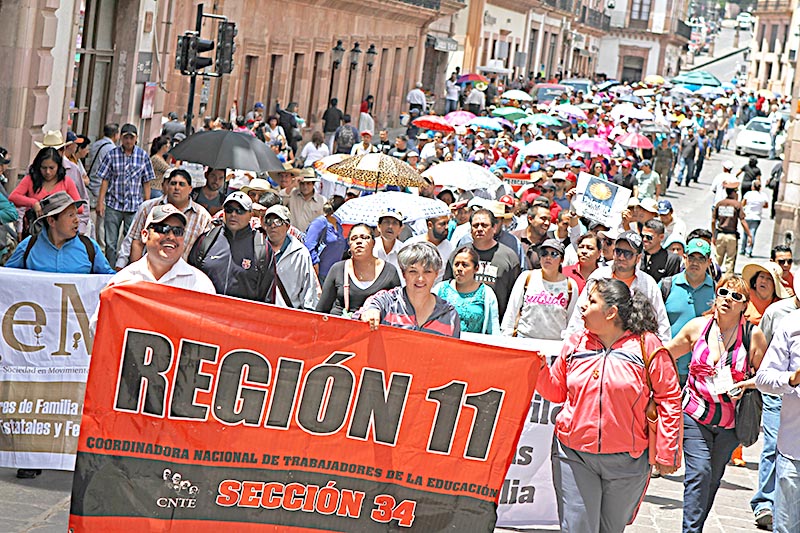 En Zacatecas, disidentes de las secciones 34 y 58 se han manifestado recurrentemente en rechazo a la Reforma Educativa ■ foto: andrés sánchez