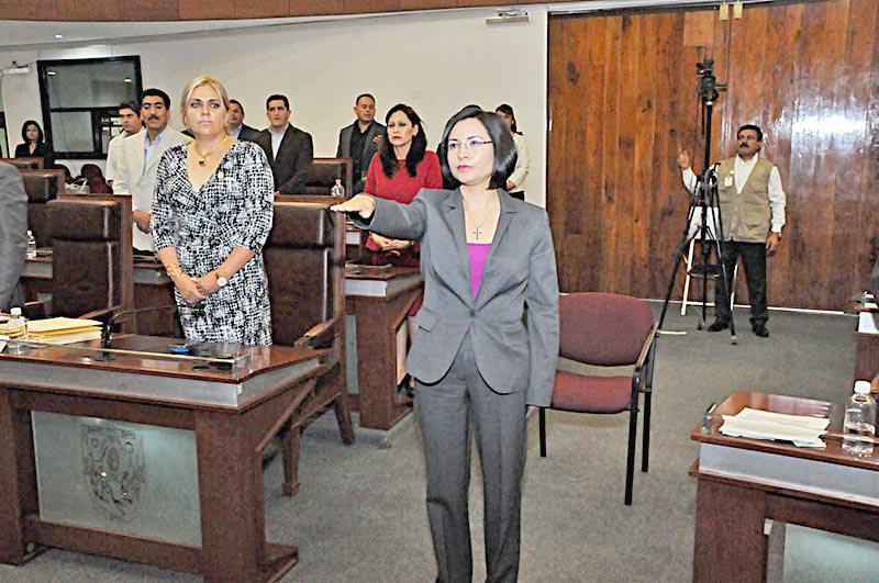 María de la Luz Domínguez Campos rindió protesta como nueva defensora de los derechos humanos en la entidad ■ FOTO: LA JORNADA ZACATECAS