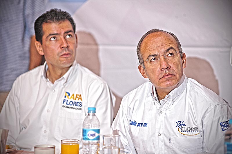 Felipe Calderón se reunió en el restaurante Patio Rosa para desayunar con los candidatos a gobernador, diputados y alcaldes de la alianza ■ foto: ernesto moreno
