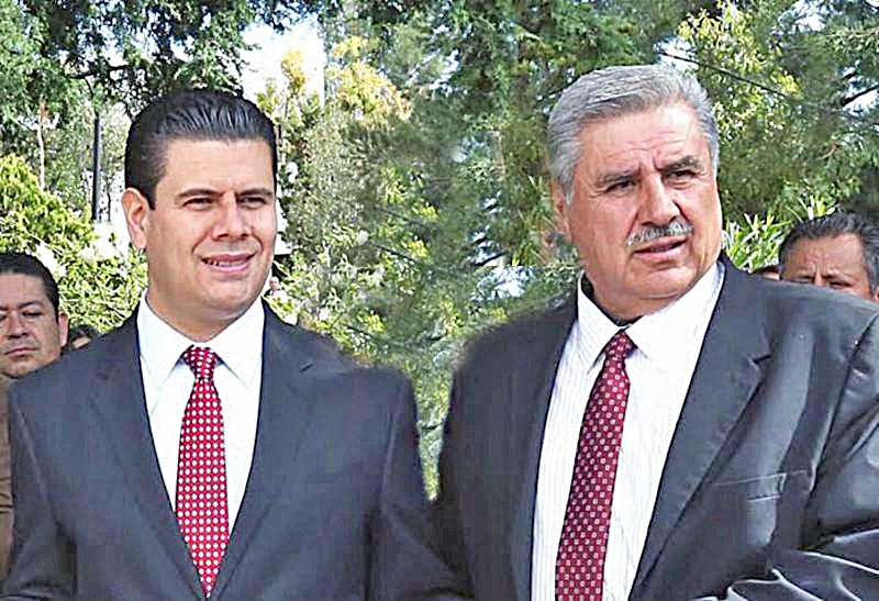 El gobernador Miguel Alonso y el titular de Seduzac, Ubaldo Ávila ■ foto: la jornada zacatecas