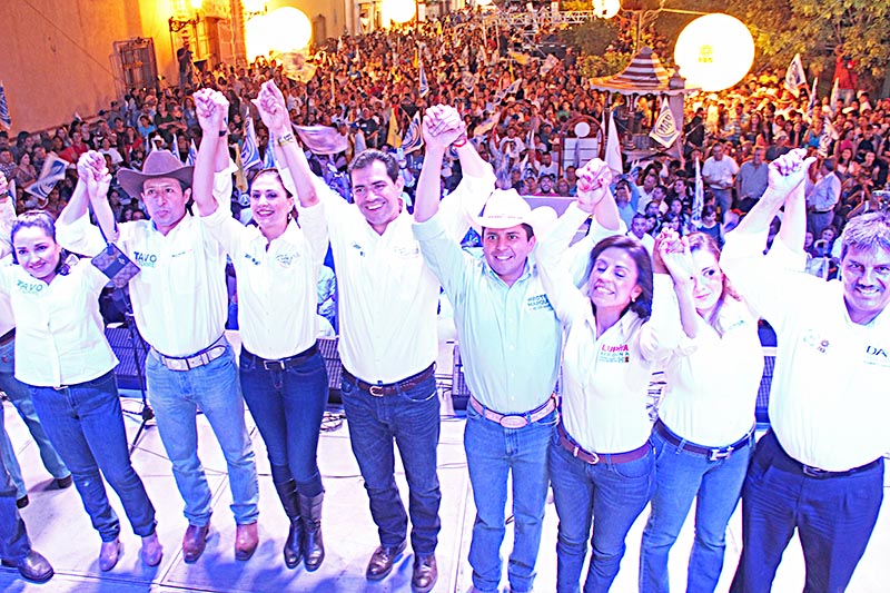 Rafael Flores estuvo acompañado por varios candidatos ■ foto: la jornada zacatecas