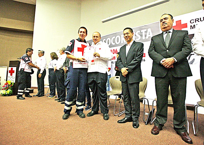 El presidente nacional de la Cruz Roja estuvo presente en el evento del Día del socorrista ■ foto: ernesto moreno