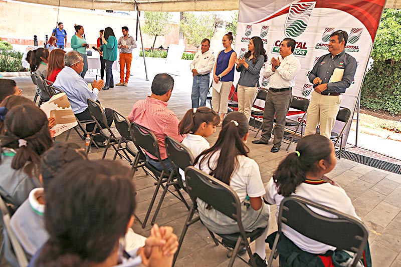 El bienestar de la humanidad, el medio ambiente y el funcionamiento de la economía depende en última instancia de los recursos naturales del planeta, exponen en la Feria de la flores ■ FOTOS: ANDRÉS SÁNCHEZ
