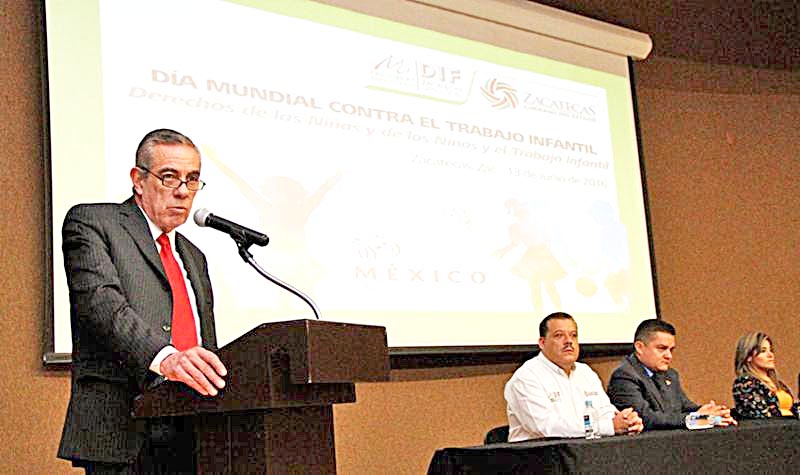 Álvaro Elías Ibargüengoitia, director general del SEDIF encabezó las actividades conmemorativas ■ foto: la jornada zacatecas