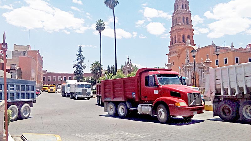 El pasado 25 de mayo un grupo de transportistas bloqueó la cabecera municipal ■ FOTO: SUSANA ZACARÍAS