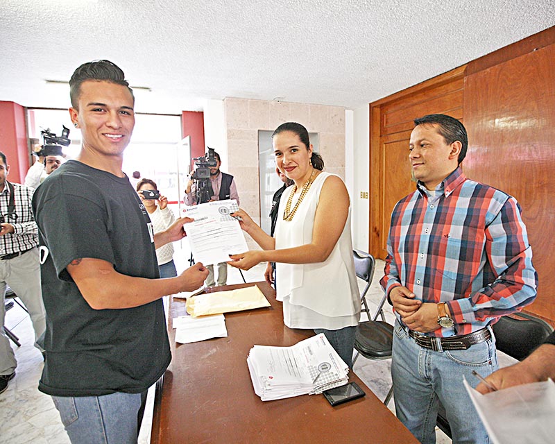 Quienes son apoyados reciben cursos de capacitación para un empleo ■ FOTO: ERNESTO MORENO