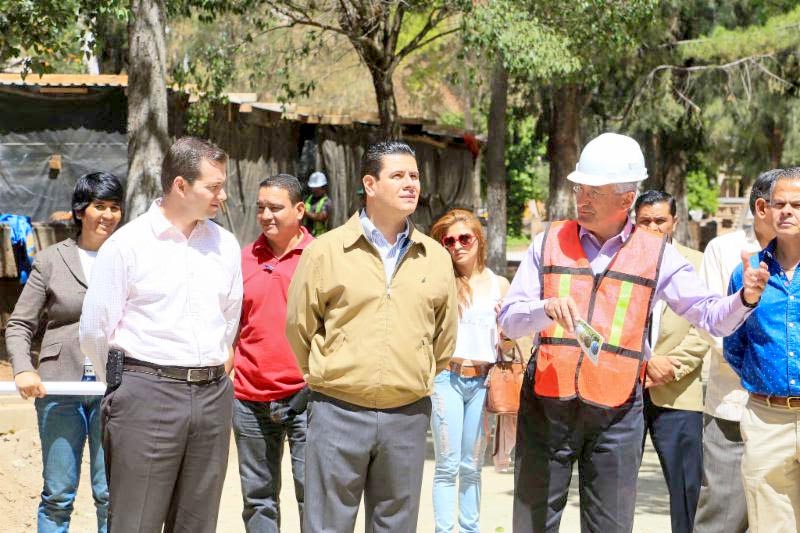 El Ejecutivo realizó un recorrido acompañado de Rafael Sánchez Preza y Francisco Ibargüengoitia ■ foto: la jornada zacatecas