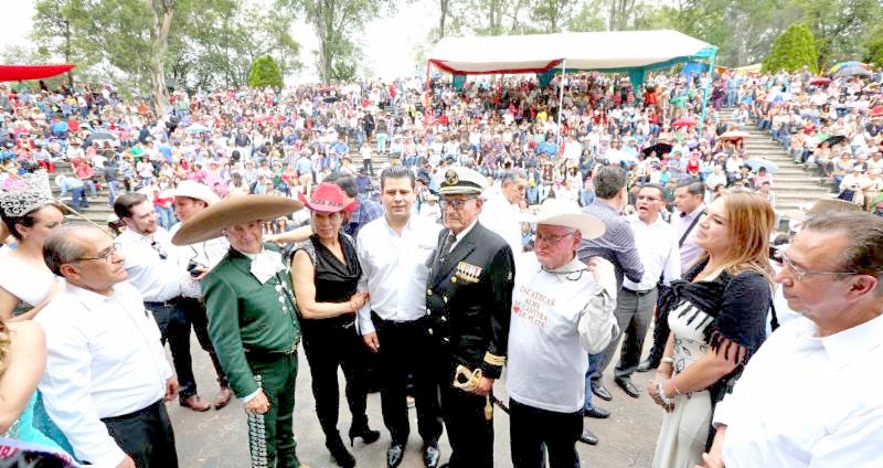 El gobernador Miguel Alonso Reyes encabezó los festejos del Día del Zacatecano en la Ciudad de México, donde aseguró que aunque es su último evento de este tipo como mandatario estatal, seguirá apoyando a Zacatecas y su gente desde cualquier trinchera ■ FOTO: la jornada zacatecas