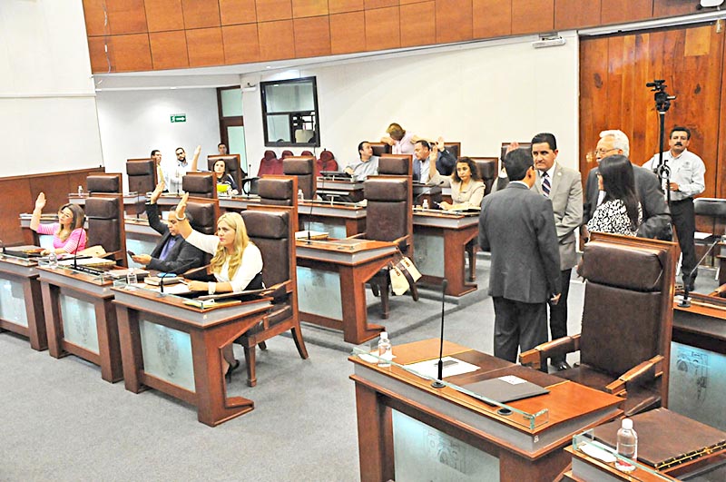 Sesión de los legisladores estatales en el Pleno ■ foto: la jornada zacatecas