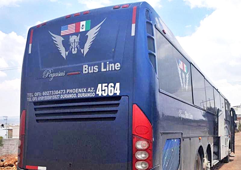 El autobús asegurado pertenece a la línea Pegasus Bus Line ■ FOTOS: LA JORNADA ZACATECAS