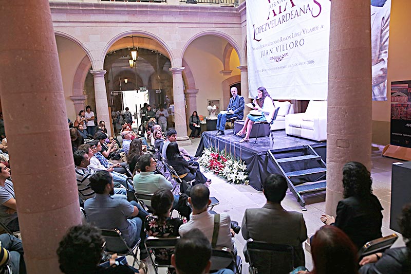 Juan Villoro ofreció una charla en el patio del Museo Zacatecano