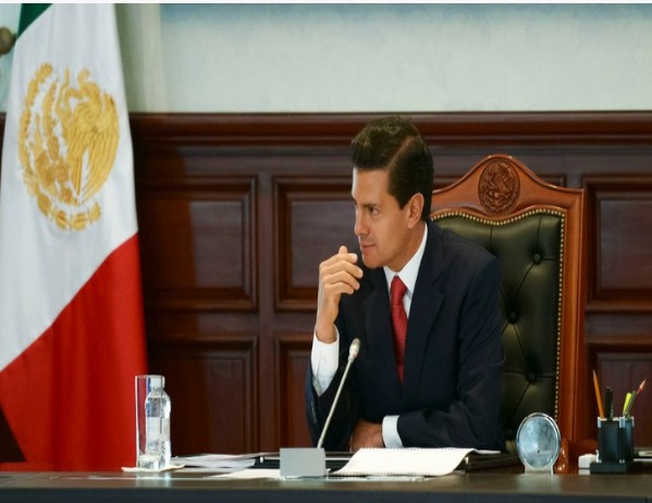El presidente Peña Nieto se reunió hoy con integrantes de su gabinete, en Los Pinos. Foto Cuartoscuro
