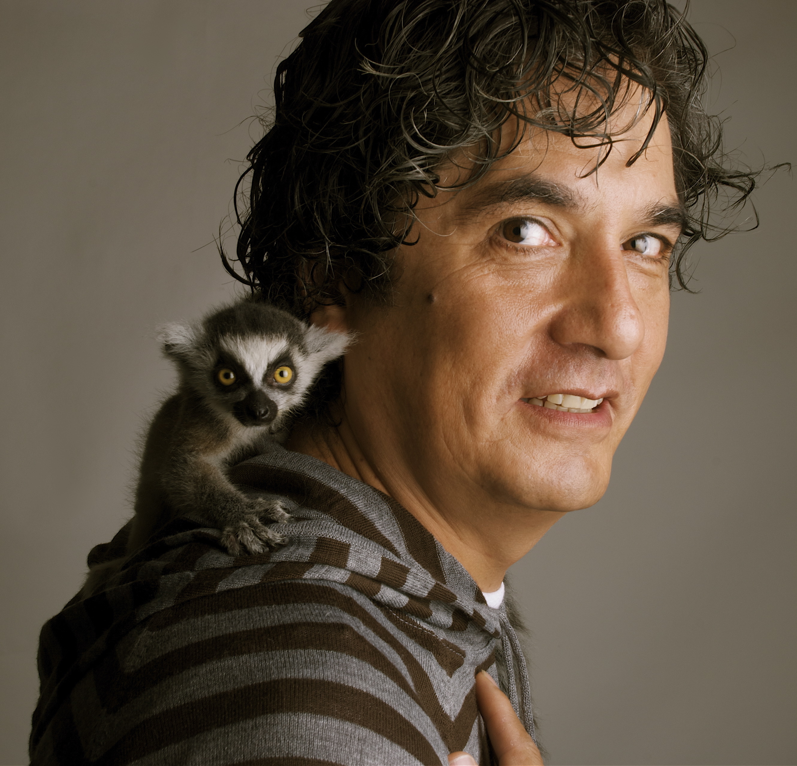 Armando Vega-Gil con Lemur. Foto cortesía de Botellita de Jerez.