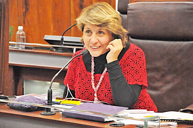 La iniciativa fue leída por la legisladora perredista, Eugenia Flores ■ FOTO: LA JORNADA ZACATECAS