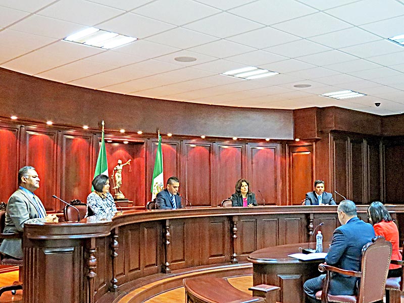 Aspecto del trabajo que realiza en el Pleno el Tribunal de Justicia Electoral del Estado de Zacatecas ■ foto: la jornada zacatecas