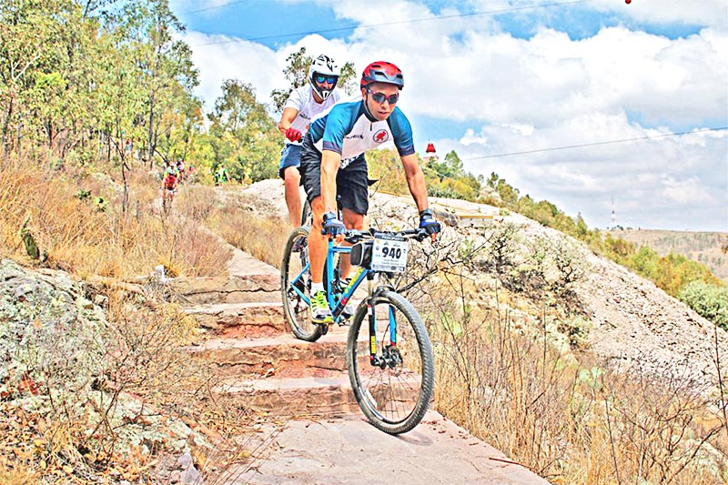 Los ciclistas recorrerán a toda velocidad el trayecto de bajada desde La Bufa hasta la Plaza de Armas ■ FOTO: LA JORNADA ZACATECAS