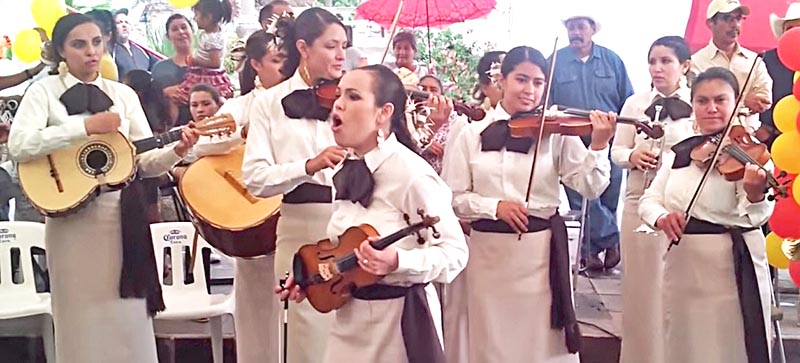 Imagen de archivo del mariachi femenil Alma Nochistlense ■ FOTO: MIGUEL ÁNGEL NÚÑEZ