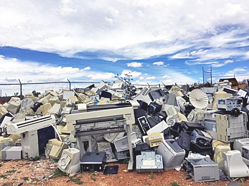 En un periodo de cinco años, la campaña Reciclón permitió acopiar 239 millones 178 mil toneladas de basura electrónica, informó Alma Fabiola Rivera Salinas, titular de SAMA ■ foto: la jornada zacatecas