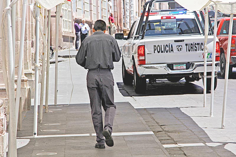Habrá más recorridos de policías a pie, en bicicletas y patrullas ■ FOTO: LA JORNADA ZACATECAS