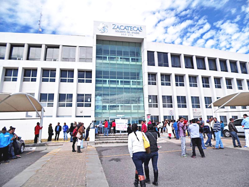 Aspecto de manifestación realizada recientemente por el Sindicato de Personal Docente y Administrativo del Colegio de Bachilleres del Estado de Zacatecas ■ FOTO: LA JORNADA ZACATECAS
