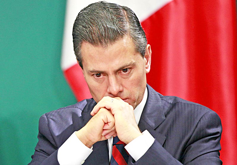 El actual es un escenario muy complicado para el presidente Enrique Peña Nieto, ya que el panorama de la política interna lo debilita cada día más y desgasta su imagen pública, señala el colaborador ■ foto: la jornada zacatecas