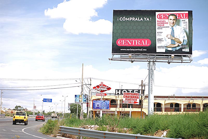 Promocional ubicado en la carretera de Tránsito Pesado de la capital zacatecana ■ foto: ernesto moreno
